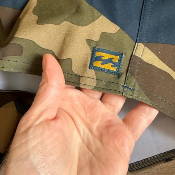 Billabong camouflage board shorts -swim shorts for men - size S (28) - Picture 5 of 9